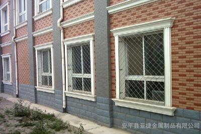 山东临沂【镀锌美格网厂家】 烟台动物园隔离菱形铁丝网防护网图片_高清图_细节图